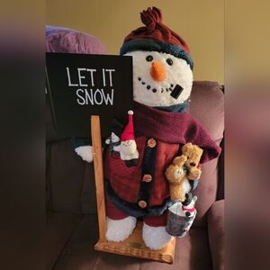 This 31" Grandeur Noel Snowman is the perfect addition to your Christmas decor.